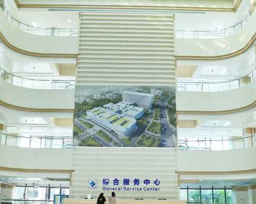 孕晚期胎儿在子宫内的活跃姿态：脐带嬉戏、声音感知与胎动