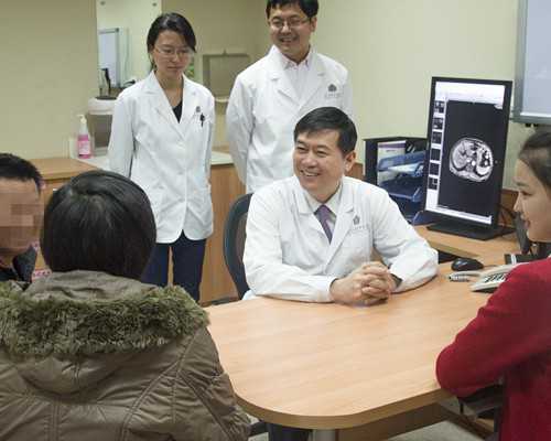 青岛助孕宝宝大便深黄糊状：深色便便的诱因与应对